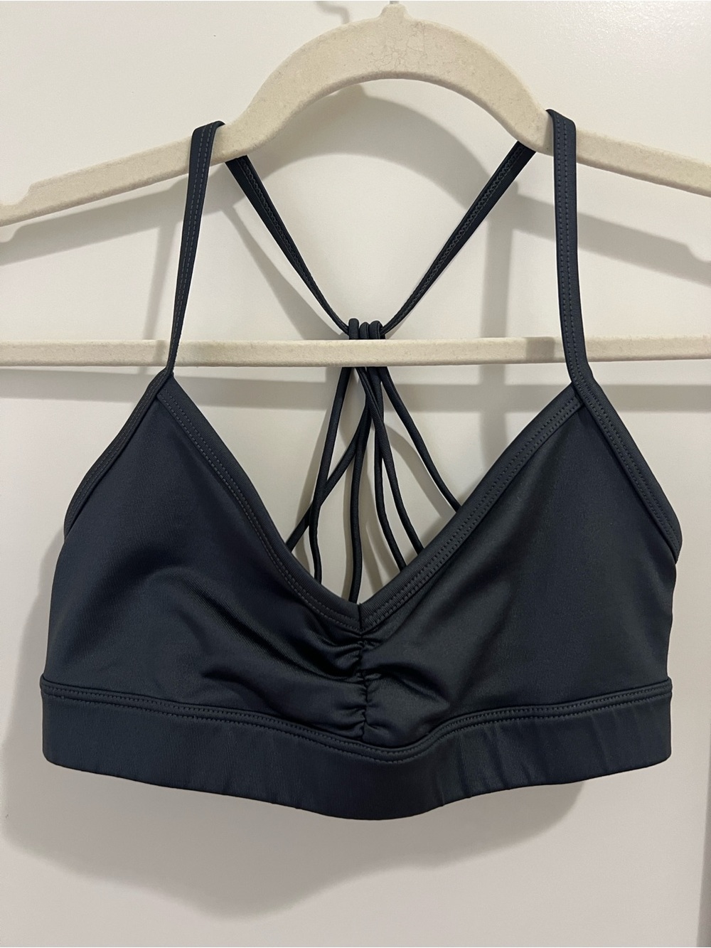Alo Yoga | Lush Bra / Strappy Back Sports Bra | Gray XS